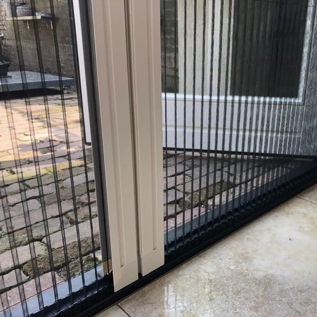 Kent Meydanı'nda plise sineklik